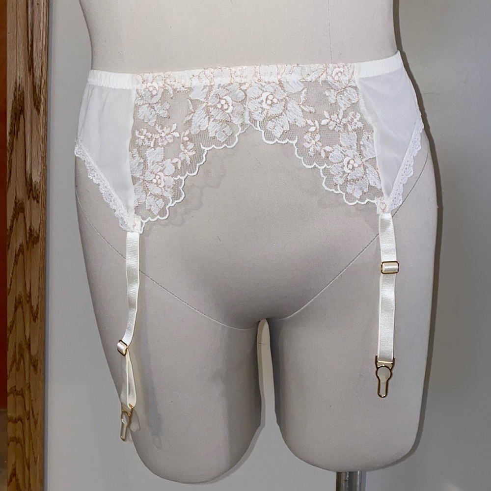 Hanky Panky Elizabeth Garter Belt